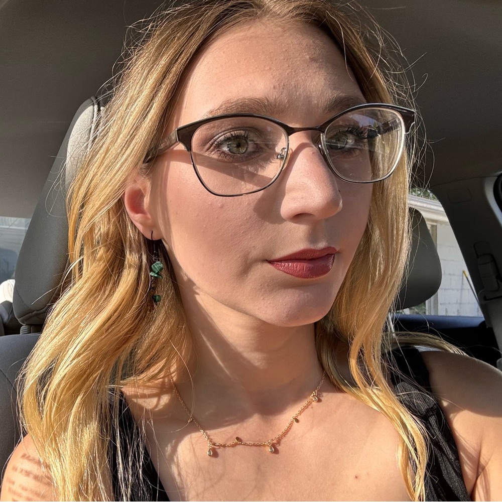 Meet your Posher, Azra